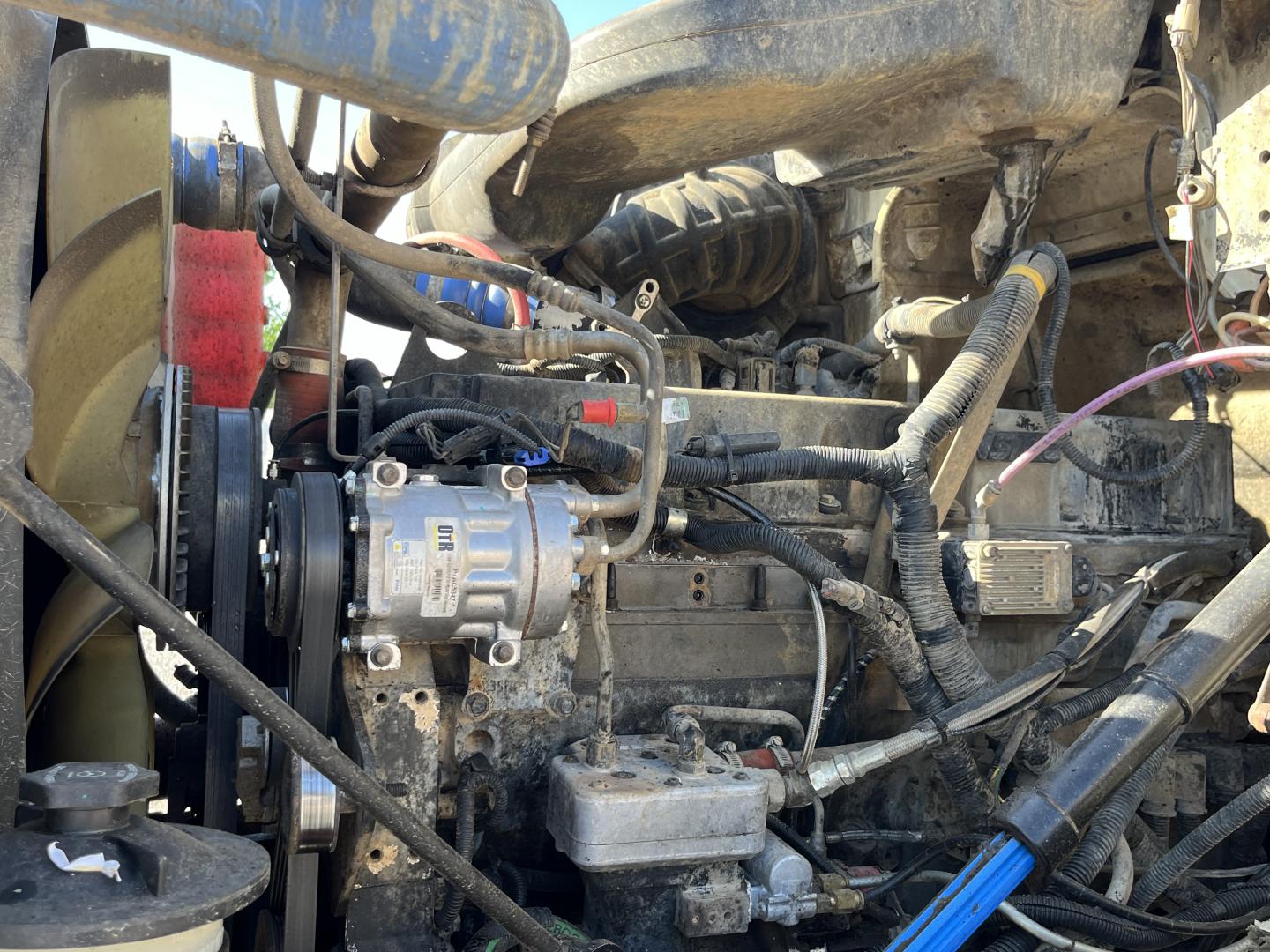 ./imagenes/INVOICE/2019/17648/CAMION REVOLVEDOR INTERNATIONAL PAYSTAR 5000 CON EQUIPO MCNEILUS (59).JPG